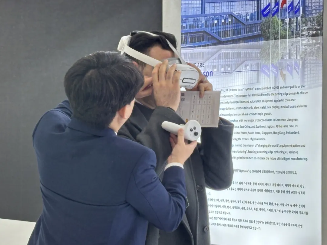 ag亚娱在展会现场提供沉浸式产品体验，参观者可以直观感受高速激光模切机和叠片电池装配线的高效生产过程