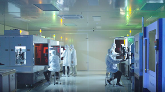 研发实验室-成立集团研究院、成都研究院，并在深圳、常州两地设立激光研发中心。