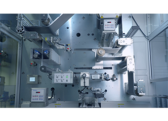 多工位裁断叠片一体机